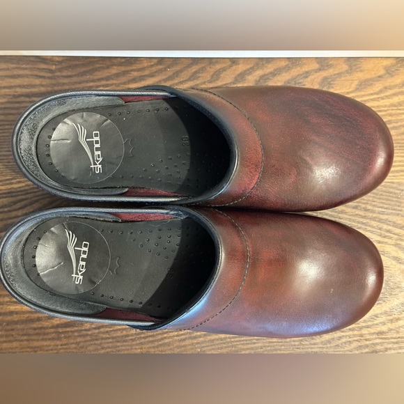 Dansko Professional Clogs - Cordovan Size 38 - Picture 3 of 7